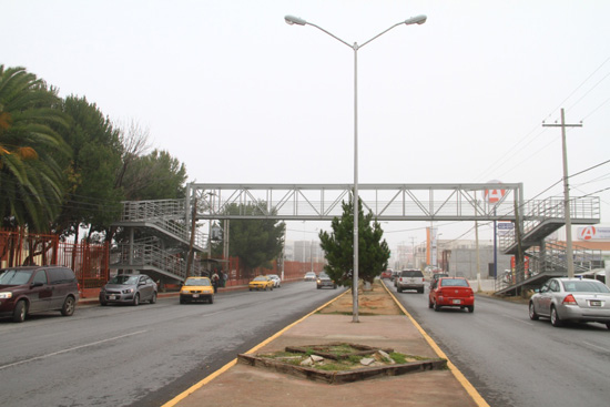 Invierte Municipio en ocho puentes peatonales 