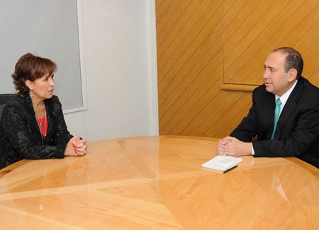 Pie de foto: En diversas ocasiones el Gobernador Rubén Moreira y Rosario Robles (archivo) se han reunido.