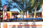 Entrega Emilio mochilas y útiles escolares