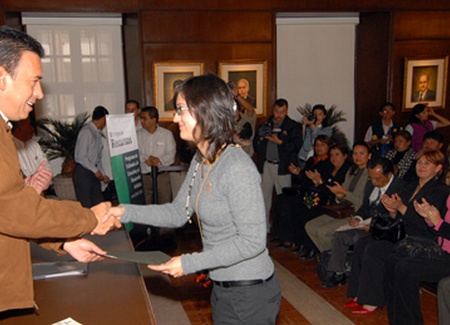 Entrega gobernador de Coahuila el Premio Estatal de la Juventud 2007