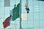 CON EL IZAMIENTO DE LA ENSEÑA NACIONAL INICIAN ACTIVIDADES DEL MES PATRIO