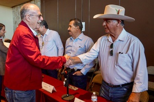 AGRICULTURA y Gobierno de Baja California sostienen diálogo con productores vitivinícolas y hortofrutícolas