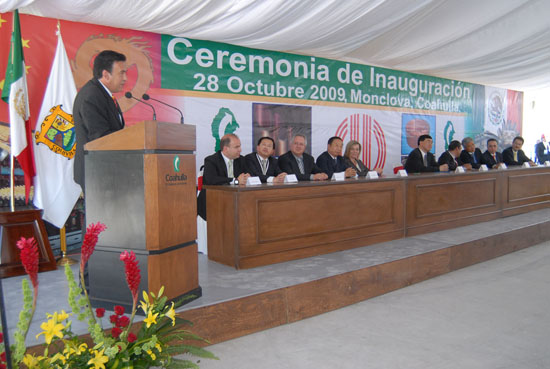 Inaugura el gobernador Humberto Moreira Valdés empresa Golden Dragon en Monclova 