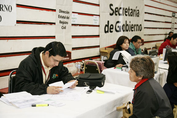 Armando Luna Canales, Secretario de Gobierno, resaltó que por instrucciones del Gobernador Humberto Moreira Valdés se implementó este programa para apoyar a aquellas personas que tienen un crédito, pero con alguna deuda.