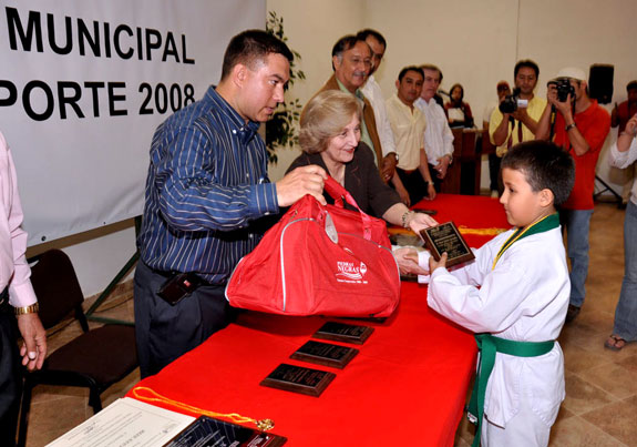 Reconoce municipio trayectoria de deportistas destacados de Piedras Negras