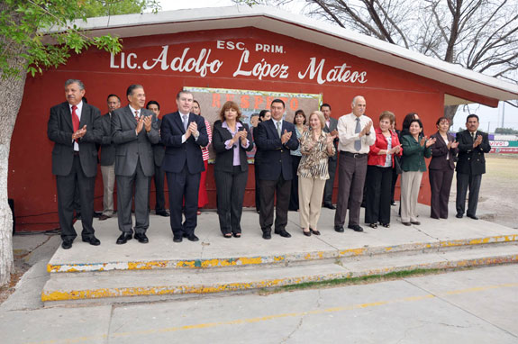 Refuerza Raúl Vela valores cívicos en las escuelas