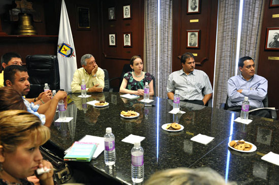 En la reunión se contó con la presencia de enlaces de los municipios de la región norte, Allende, Nava, Morelos, Hidalgo, Guerrero, Villa Unión, Zaragoza, Acuña, Jiménez y Piedras Negras, así como también del representante de la ciudad de Múzquiz