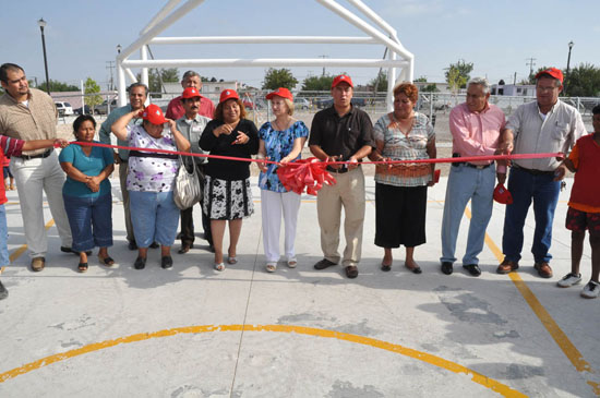 Entrega alcalde Raúl Vela plaza pública a vecinos del fraccionamiento Año 2000 