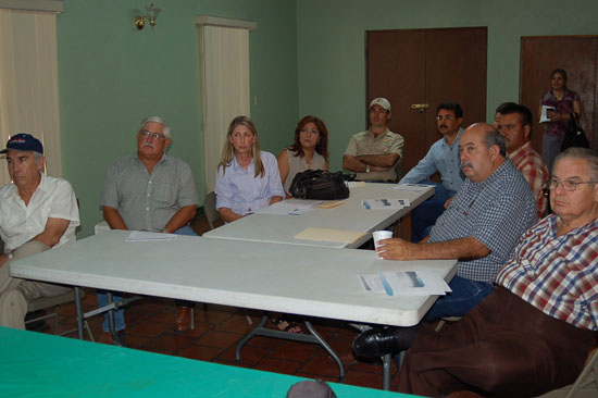 Presentan ante ganaderos proyecto de construcción de parque eólico en la región 