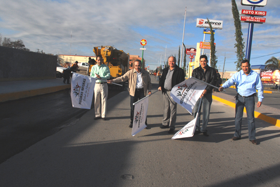 Banderazo de arranque de la pavimentación de avenida H. Colegio Militar 