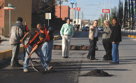 Banderazo de arranque de la pavimentación de avenida H. Colegio Militar 