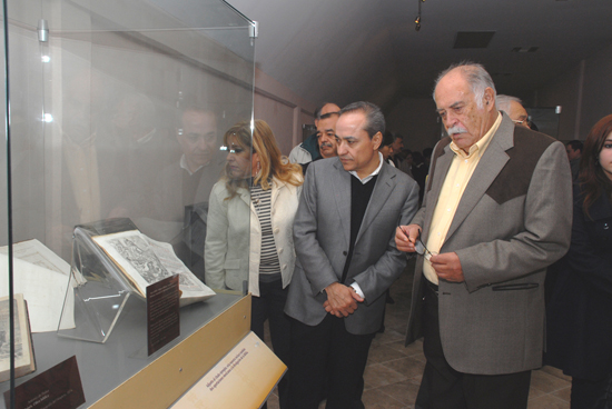 Inaugura alcalde exposición “Libro Antiguo” 