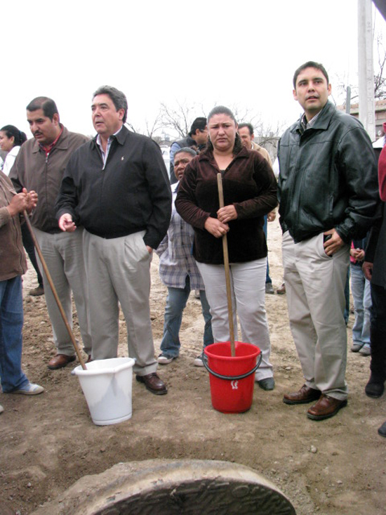 Inauguran Antonio Nerio y Secretario de Desarrollo Social  obras en la Humberto Moreira 