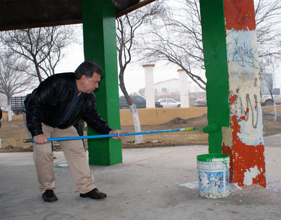 Inicia Alberto Aguirre programa de rehabilitación de plazas públicas 