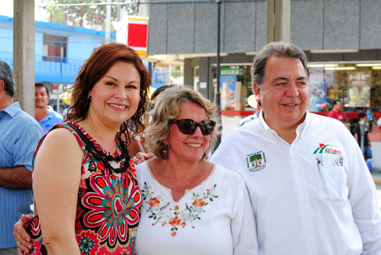 Celebran en Acuña Desfile de la Amistad 2010