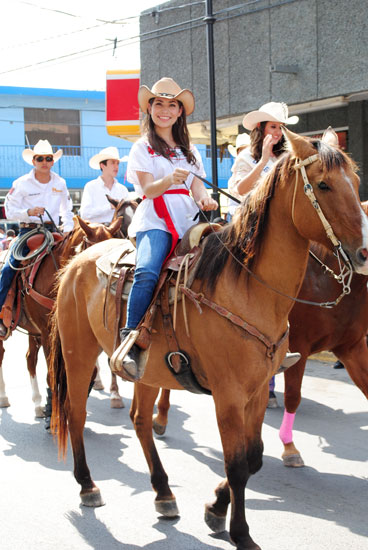 Celebran en Acuña Desfile de la Amistad 2010