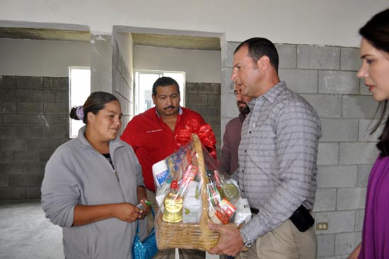 Entregan Gobierno del Estado y Municipio vivienda  a niña Alma Patricia Andrade Quintero