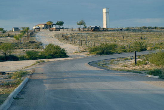 Inauguran la pavimentación a El Venadito en Acuña 