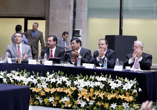 Presentan en el Senado libro sobre Instituciones Jurídicas de Coahuila, de José Fuentes García