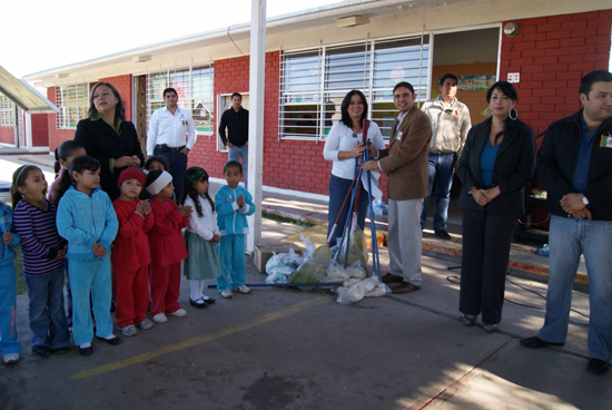 Acude Antonio Nerio a Jardín de Niños Primavera 