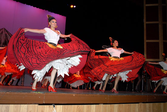 Cerca de 14 mil coahuilenses disfrutaron del espectáculo del Ballet Folclórico de Amalia Hernández