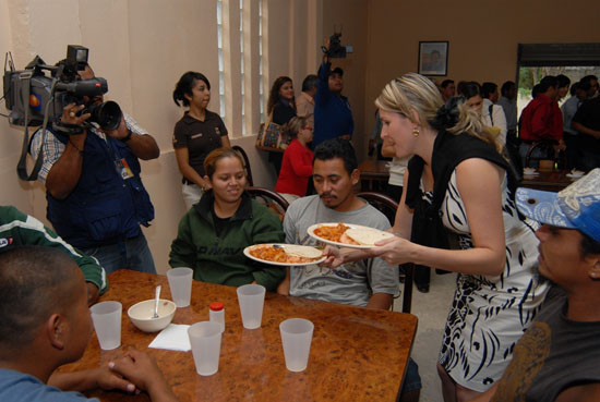 Comedor para Migrantes en Piedras Negras; lo entregó la señora Vanessa de Moreira 