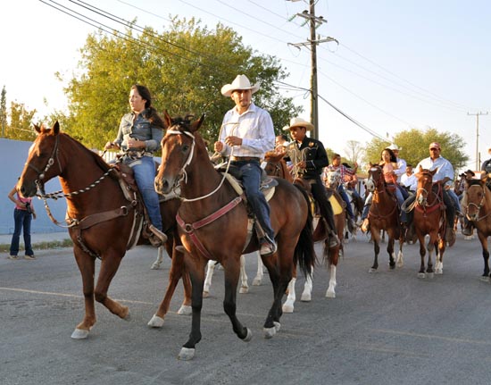 Inaugura alcalde cabalgata de aniversario del Instituto Tecnológico de Piedras Negras