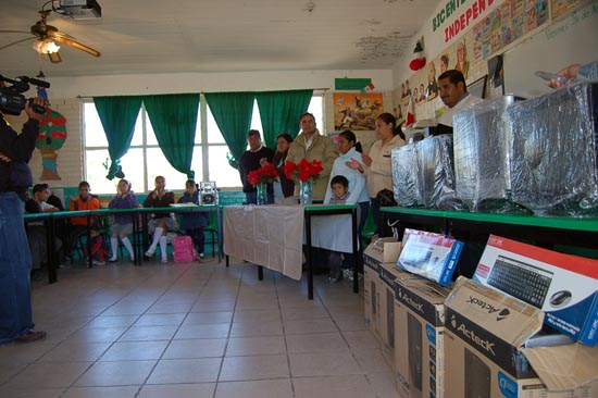 Lleva Antonio Nerio más beneficios a los habitantes de Rancho Nuevo