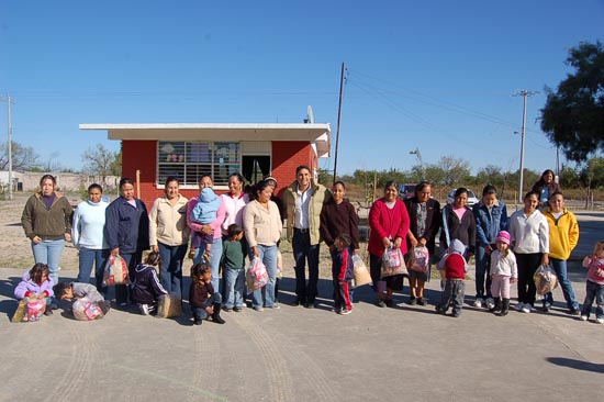 Lleva Antonio Nerio más beneficios a los habitantes de Rancho Nuevo