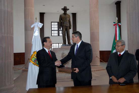 Recibe el Congreso del Estado el Quinto Informe de Resultados