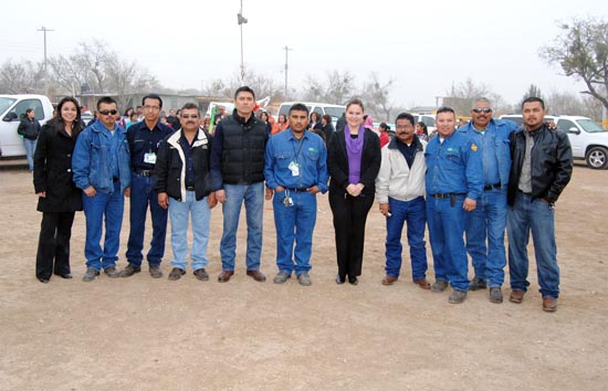 Convive la presidenta del sistema DIF con familias del ejido Balcones  y de la colonia Morelos   