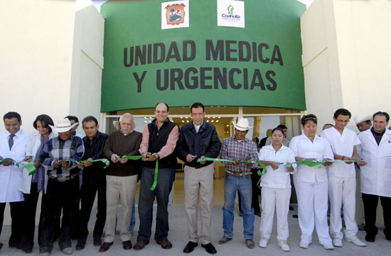 El gobernador Humberto Moreira inauguró Unidad Médica y Urgencias, sobre la carretera a Zacatecas 