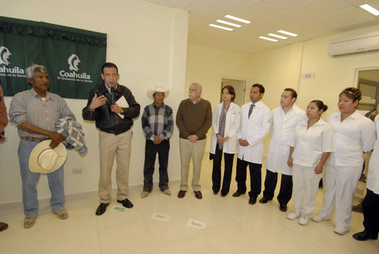 El gobernador Humberto Moreira inauguró Unidad Médica y Urgencias, sobre la carretera a Zacatecas 