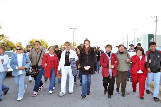 Encabeza presidenta del DIF marcha a favor de la lucha contra el sida