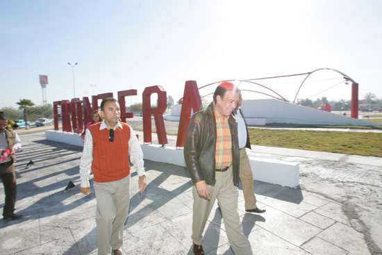 Entrega el gobernador Humberto Moreira la Gran Plaza a la gente de Frontera 