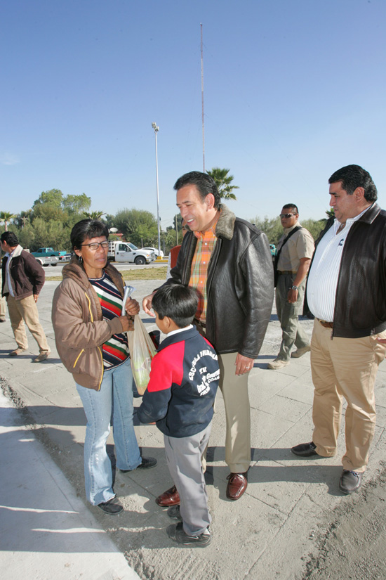 Entrega el gobernador Humberto Moreira la Gran Plaza a la gente de Frontera 