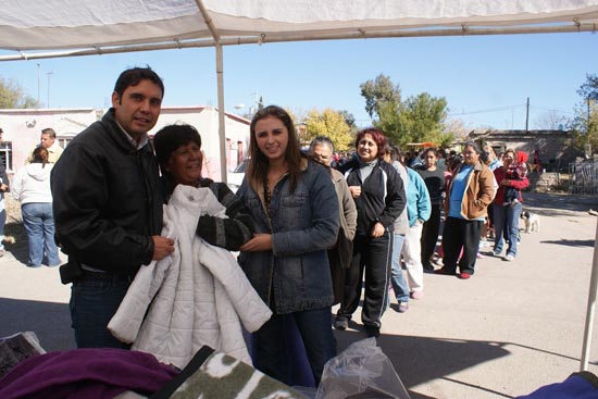 Inician Antonio y Anateresa programa “Abriga un hermano”