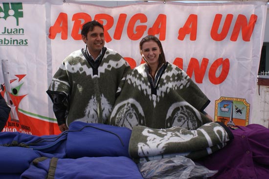 Inician Antonio y Anateresa programa “Abriga un hermano”