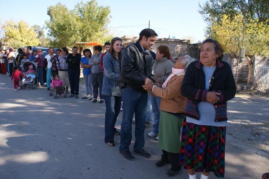 Inician Antonio y Anateresa programa “Abriga un hermano”