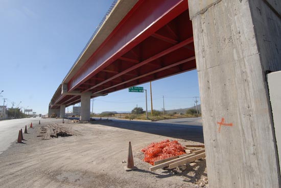 Más del 70 por ciento de avance registra la construcción de los puentes en Monclova 