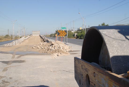 Más del 70 por ciento de avance registra la construcción de los puentes en Monclova 