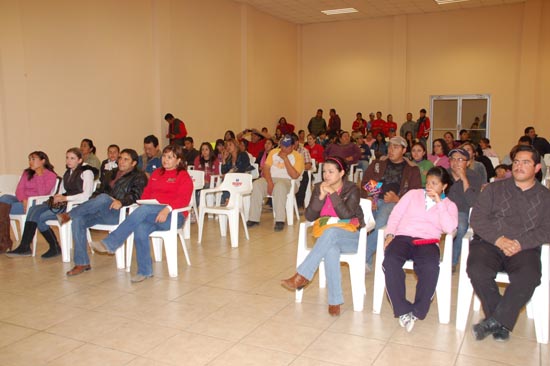 Premian Antonio y Anateresa Nerio a ganadores de Pégale al Canto municipal