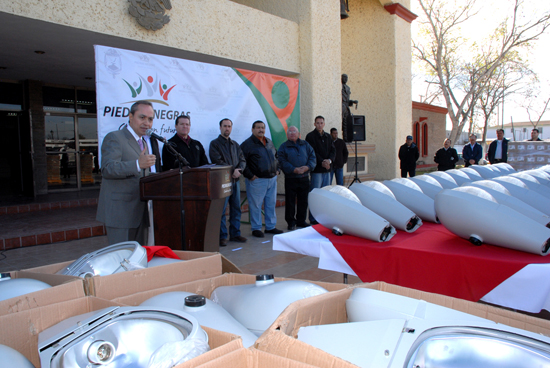 Recibe Piedras Negras mil luminarias del Gobierno del Estado