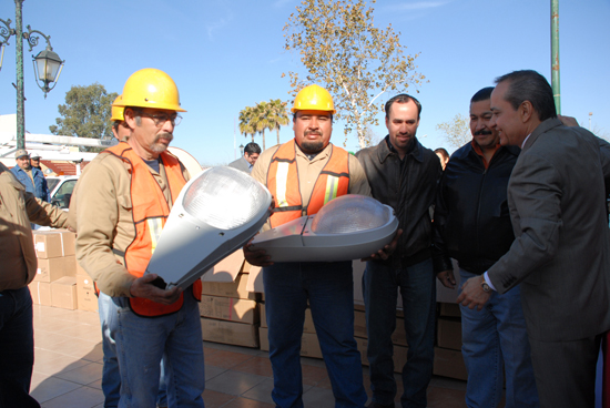 Recibe Piedras Negras mil luminarias del Gobierno del Estado