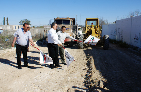 En marcha obra de pavimentación en la colonias de Acuña