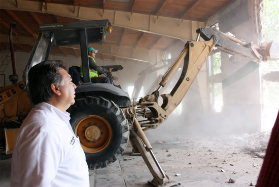  INICIA EL ALCALDE ALBERTO AGUIRRE VILLARREAL TRABAJOS DE DEMOLICION DEL GIMNASIO JOSE LOPEZ PORTILLO 