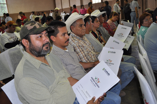  PRESIDE ALCALDE CEREMONIA DE ENTREGA DE ESCRITURAS  A 225 FAMILIAS DE DIFERENTES SECTORES 