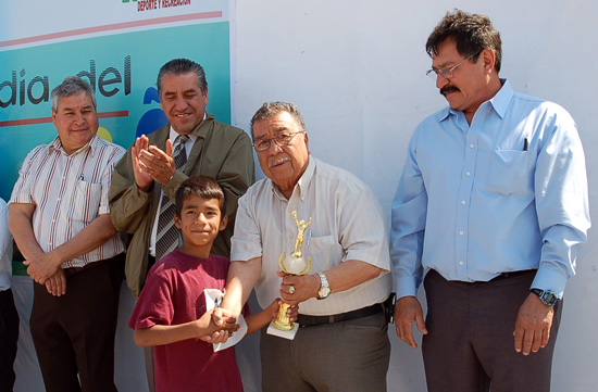 REALIZAN LA CARRERA INFANTIL DEL DÍA DEL NIÑO  