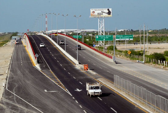 ENTREGA EL GOBERNADOR HUMBERTO MOREIRA VALDÉS EL PUENTE  “MODELO” EN NAVA 