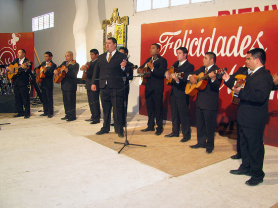  FESTIVAL ARTISTICO CONGREGA A MILES DE MADRES DE FAMILIA 